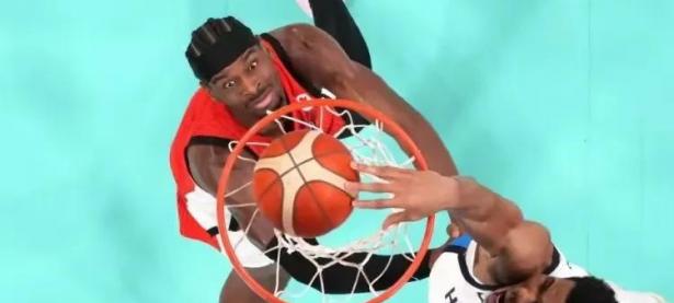 乐鱼体育培训-希腊男篮队展现强劲实力，登顶领奖台