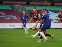 包含斯旺西城取得大胜，斯旺西城球迷兴高采烈的词条