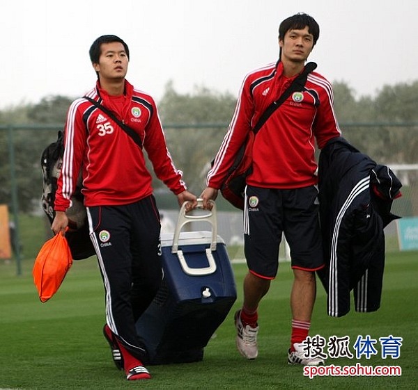 双方对抗紧张激烈，生死一线胜负难分