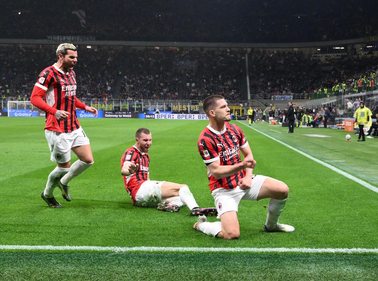 阿贾克斯主场战平AC米兰，晋级欧罗巴联赛八强