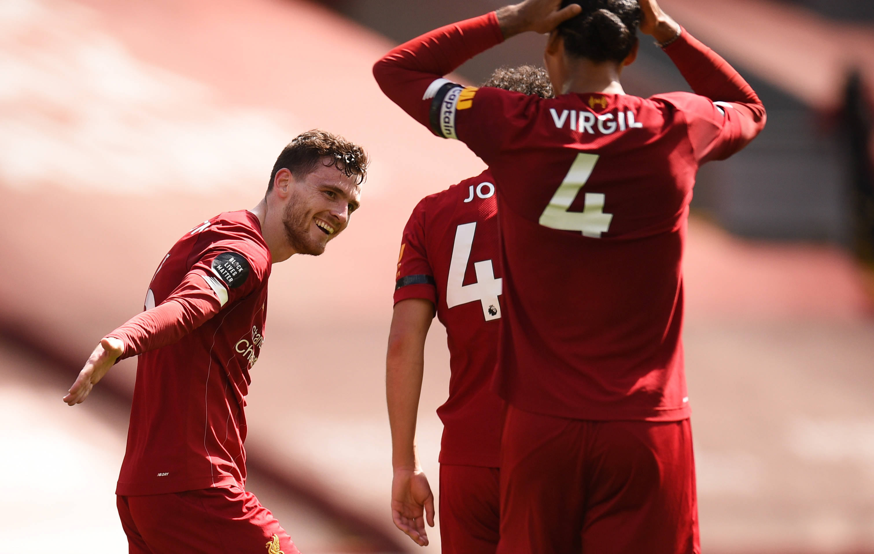 利物浦客场逼平西汉姆联，争取积分