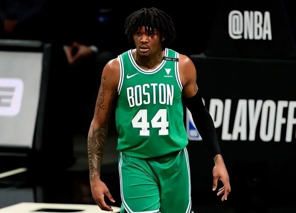 里尔签下新后卫，强化防守线提升防守质量的简单介绍