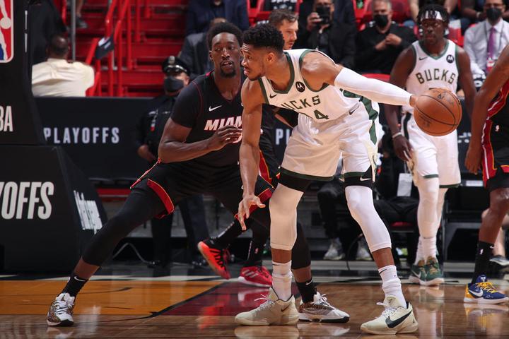 关键战役：雄鹿队背水一战，迎战开拓者队