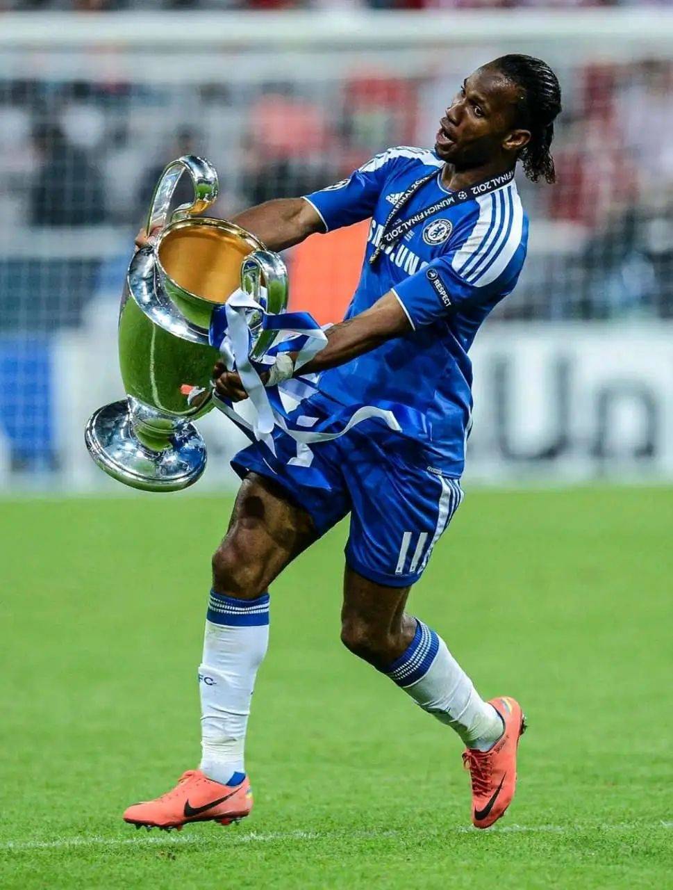 关于切尔西逆袭击败对手,门将切赫扑救关键球杆的信息 关于切尔西逆袭击败对手,门将切赫扑救关键球杆的信息