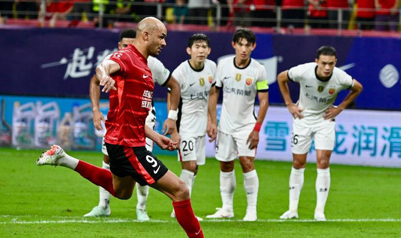 异军突起球员崭露头角，成为球场焦点！的简单介绍