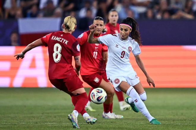 包含丹麦女足击败瑞典，锁定欧洲锦标赛的第二轮资格的词条