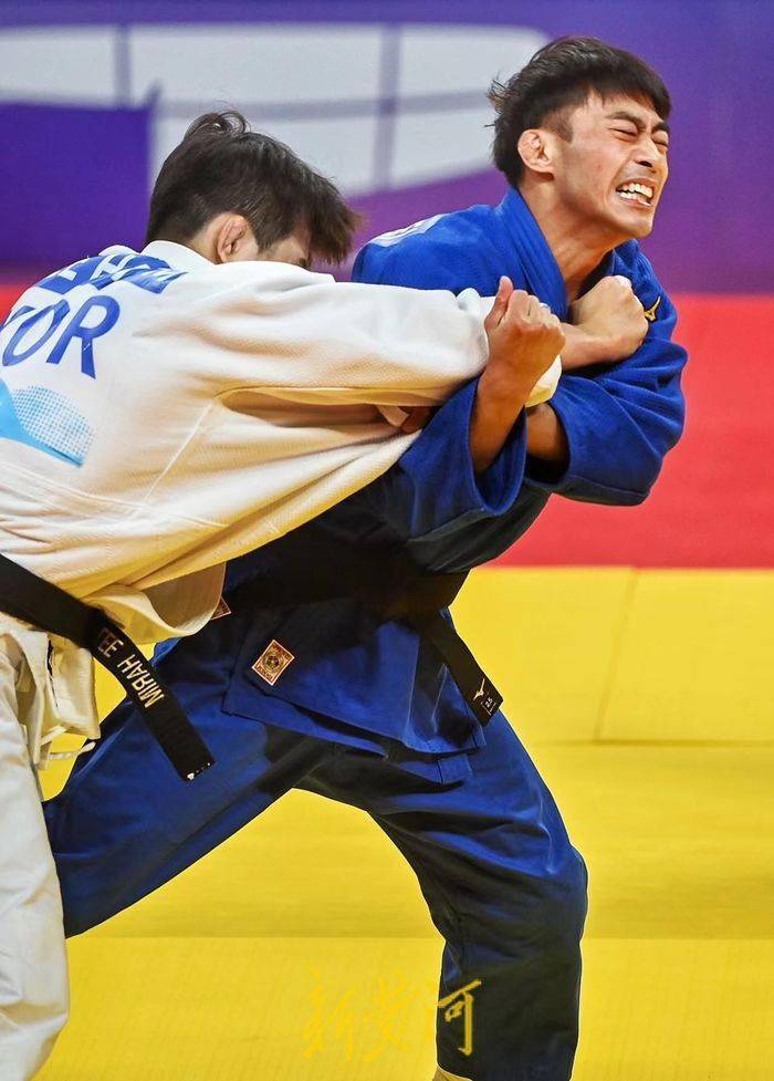 柔道男子56公斤级决赛选手拼尽全力的简单介绍