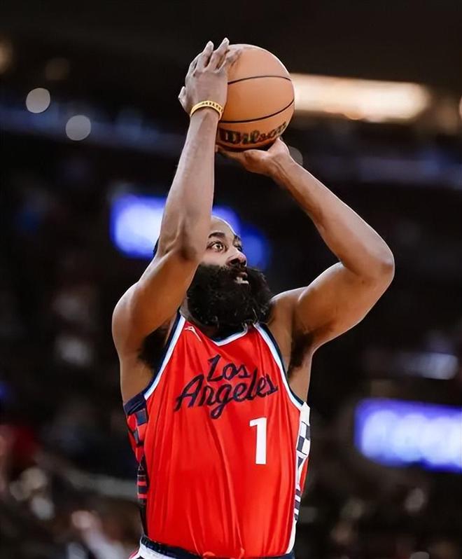 火箭不敌马刺,哈登砍下25+12 火箭不敌马刺,哈登砍下25+12