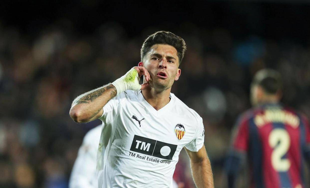 瓦伦西亚惊险获胜,球队士气高涨的简单介绍 瓦伦西亚惊险获胜,球队士气高涨的简单介绍