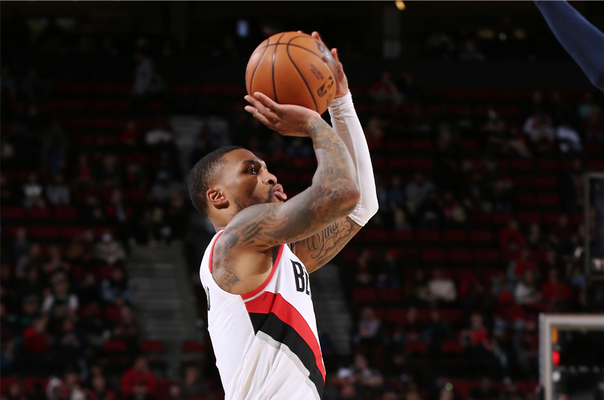 开拓者主场力克国王，利拉德狂砍40分